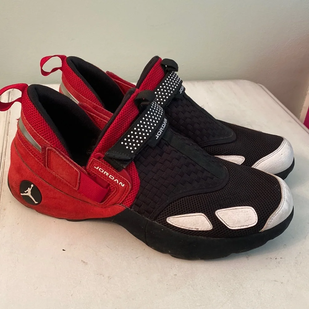 Nike Air Jordan Trunner LX black- red shoes 905222-001